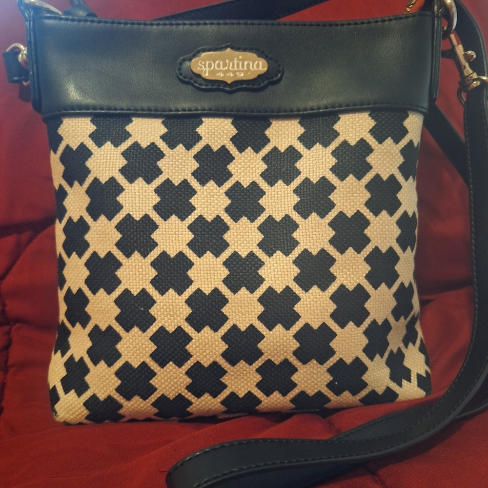 SPARTINA 449/DAFUSKI ISLAND CROSSBODY HANDBAG. BLACK/WHITE/RED